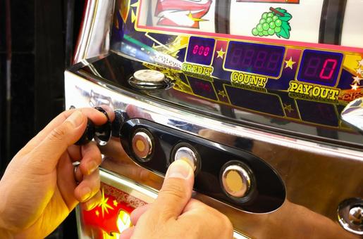スロットをプレイしている様子